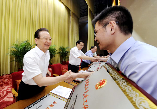 Chinese Premier urges efforts to boost jobs