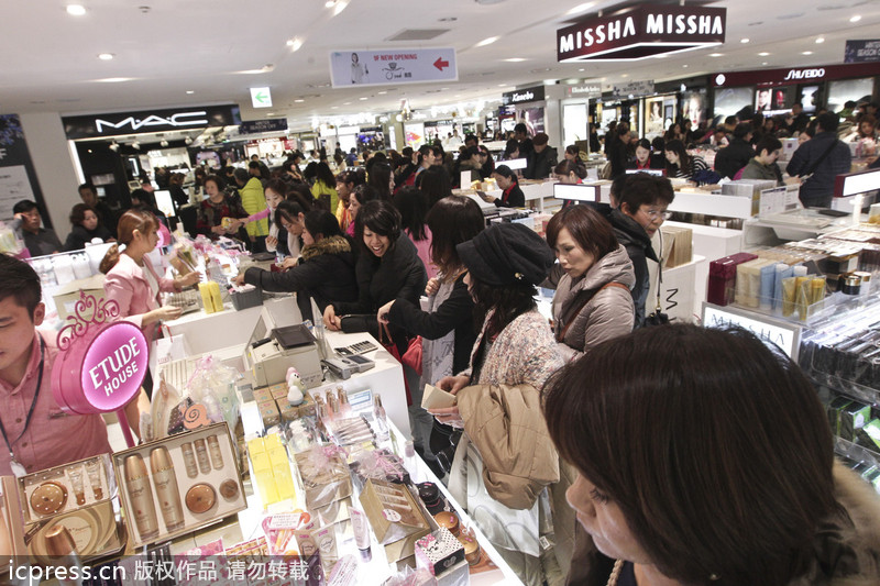 Chinese flock to Korean shopping malls