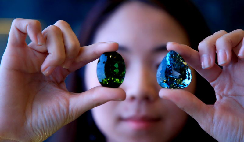 Diamonds and other gems shine at Haikou trade show