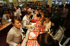 China's bank card consumer confidence picks up