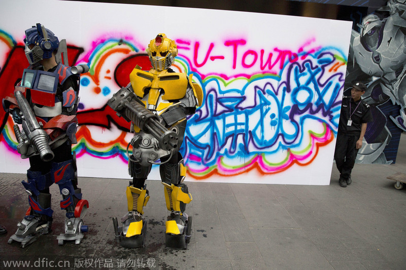 'Transformers' perform Ice Bucket Challenge