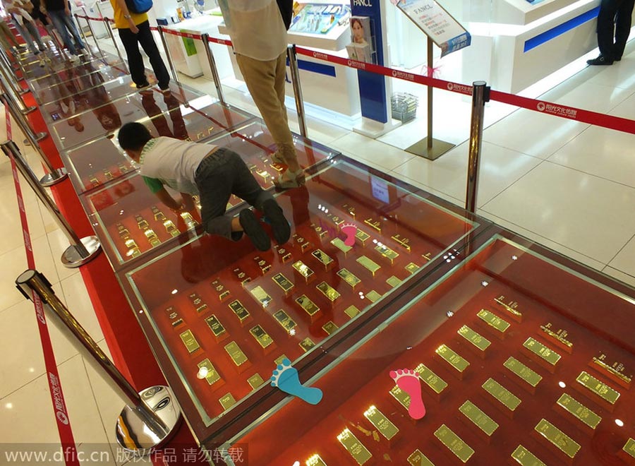 Jewelry stores try many stunts to promote gold