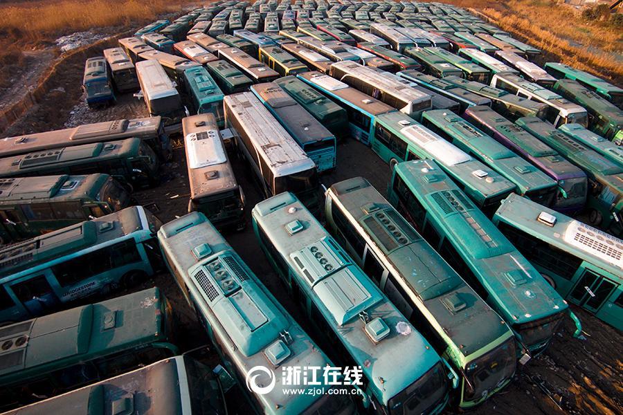 'Graveyard’ for aging buses in Hangzhou