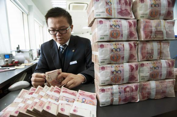 China's bankers enjoy first pay hike since global financial crisis