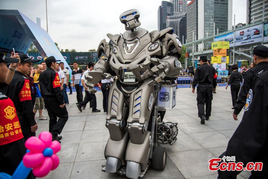 Titan robot entertains visitors in Shenzhen