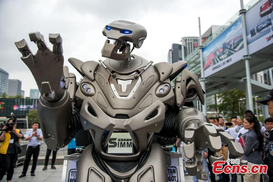 Titan robot entertains visitors in Shenzhen