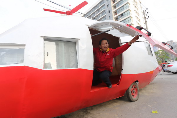 A man's dream: Taking mom to travel in hand-made 'copter'