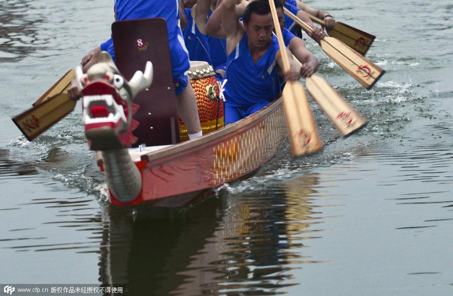 Last traditional dragon boat maker in Chengdu