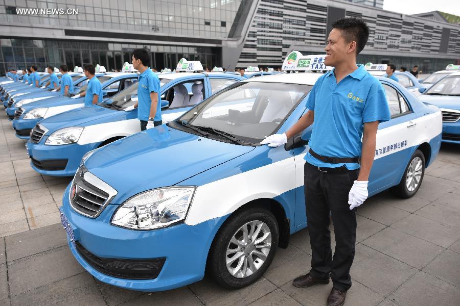 First batch of methanol-fueled taxis put into operation in S.W. China