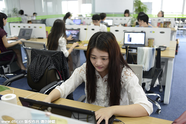 Crowded Chinese offices stressing workers: report