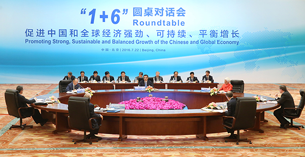 Premier Li meets with international financial chiefs
