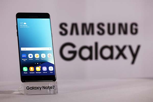 Samsung Electronics unveils new curved-screen Galaxy Note phone in H2 sales push