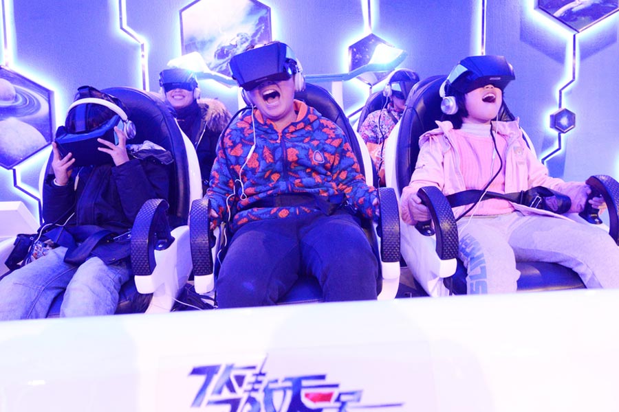 Young visitors astonished by space experience in Zhengzhou
