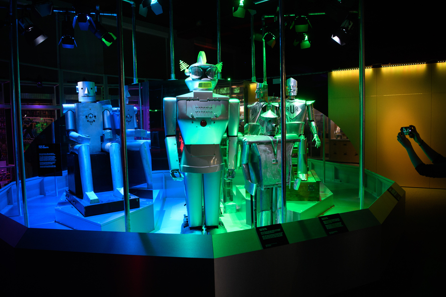 Biggest robot collection tracks 500-year history