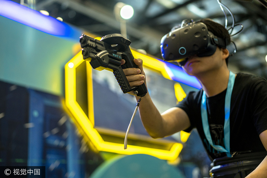 Robots, VR take spotlight at electronics expo in Beijing