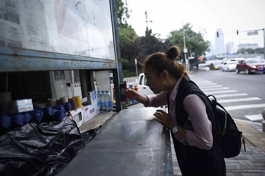 China could become first country to stop using paper money