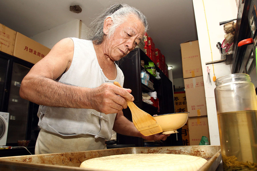 Hot cakes: Big demand for 72-year-old's hand-made mooncakes
