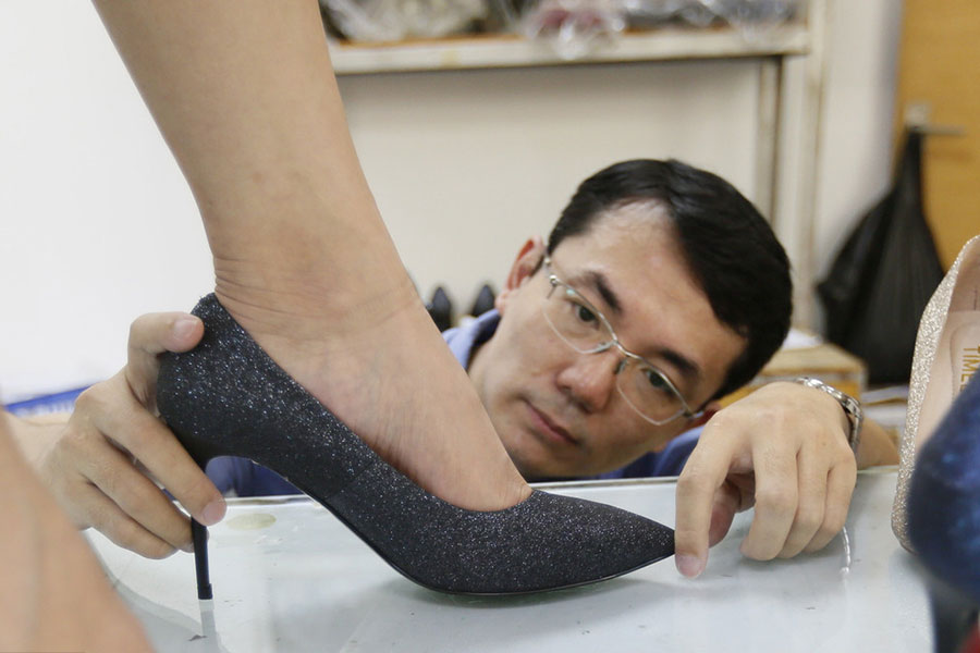 Taiwan resident makes custom heels for cozy beauty