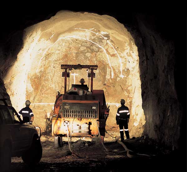 CMOC buys stake in Rio Tinto gold, copper mine