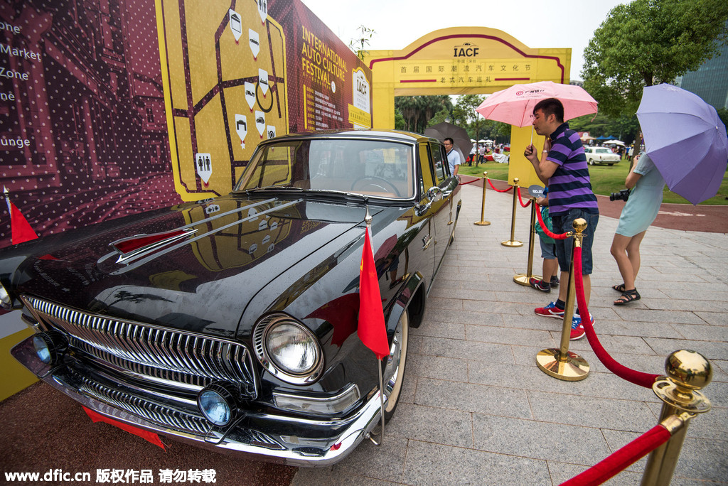 Vintage cars dazzle in Shenzhen
