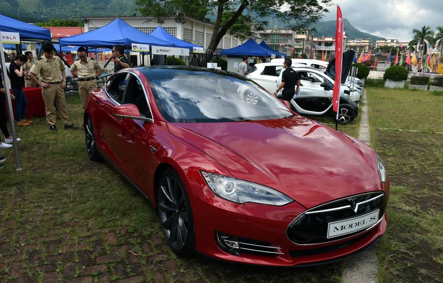 Electric vehicles charge up carnival in HK