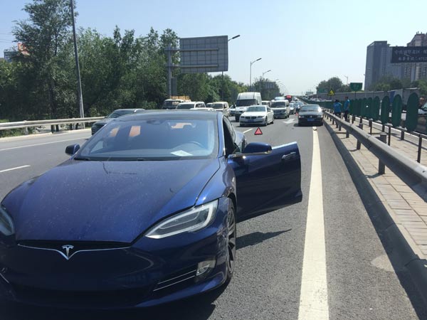 Tesla S crash driver blames Autopilot