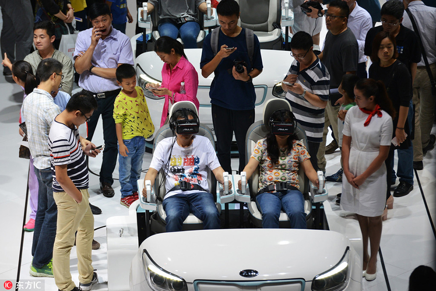 New energy cars and VR attract visitors at Auto Guangzhou