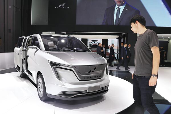 Some Chinese electric car makers mull alliance to save money, time