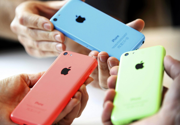 Early China iPhone launch squeezes smugglers