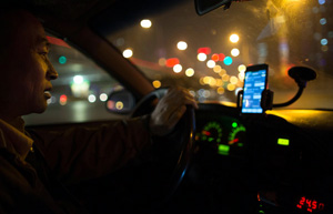 Shanghai government cracks down on taxi booking apps