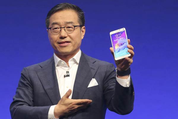 Samsung unveils Galaxy Note 4 with extras