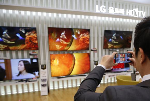 LG Electronics plans OLED TV partnership with China, Japan firms