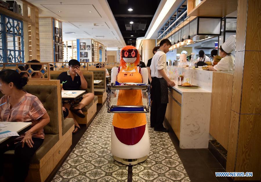 Robot waiter introduced to restaurant in South China