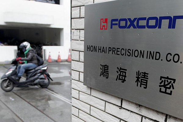 Foxconn strides into financial service business
