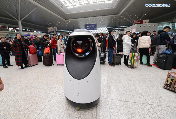 Air quality-monitoring robot patrols at Zhengzhou railway station