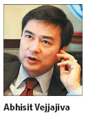 Abhisit woos Chinese businesses