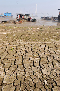 Shrinking major lake a victim of drought
