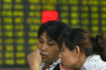 Mainland stocks fall the most in three weeks