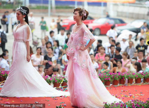 Wedding expo kicks off in Nanjing
