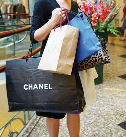 Fake paper bags are the latest buzz in the malls, Economy