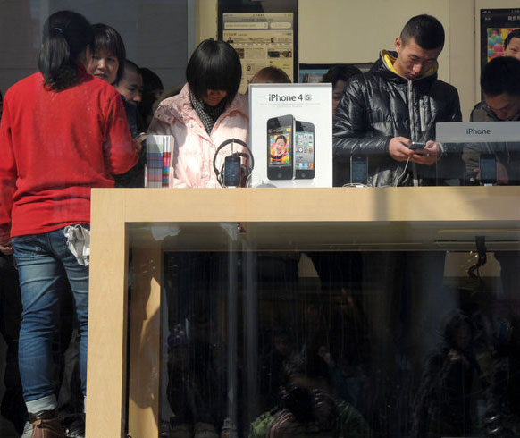 37.04m iPhones sold in 1st quarter of fiscal 2012