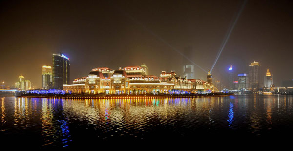 Tianjin shines to welcome Davos Forum