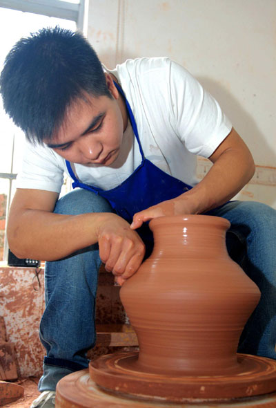 Graduate studies new pottery techniques