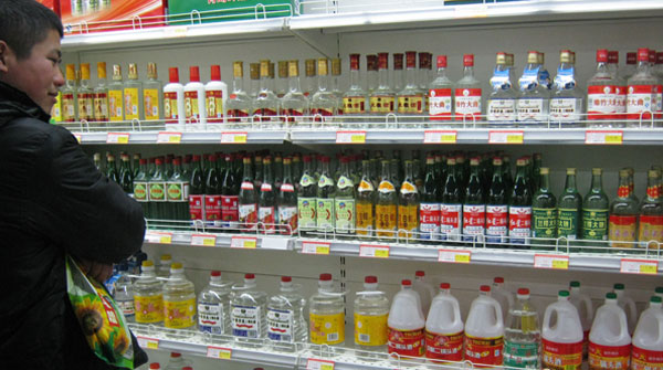 China probes liquor with excessive plasticizer