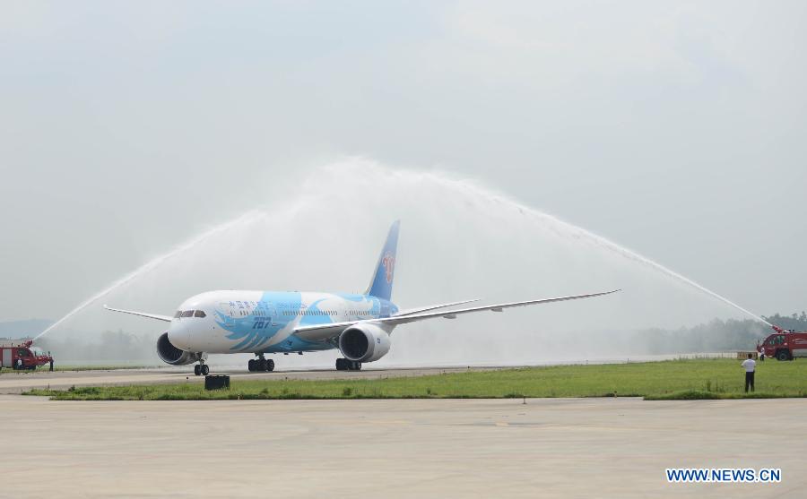 China's 1st Boeing 787 arrives Guangzhou