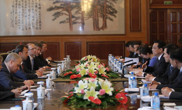 Premier Li in pre-Summer Davos meetings