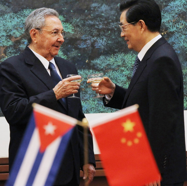 Cuba signs agreements, focuses on economy