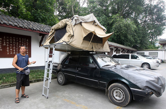 Filial son builds 'RV' to travel around China