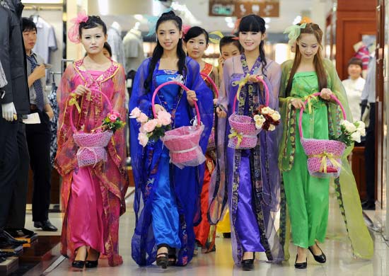 Qixi Festival celebrated by retailers and academics - Business -  Chinadaily.com.cn