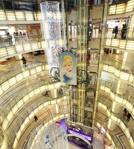 Shopping malls boom in China on urbanization